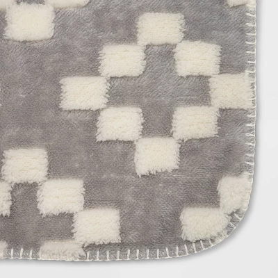 Plush Stroller Blanket Geo - Cloud Island™ Gray 4 Plush Stroller Blanket Geo - Cloud Island™ Gray - Image 2